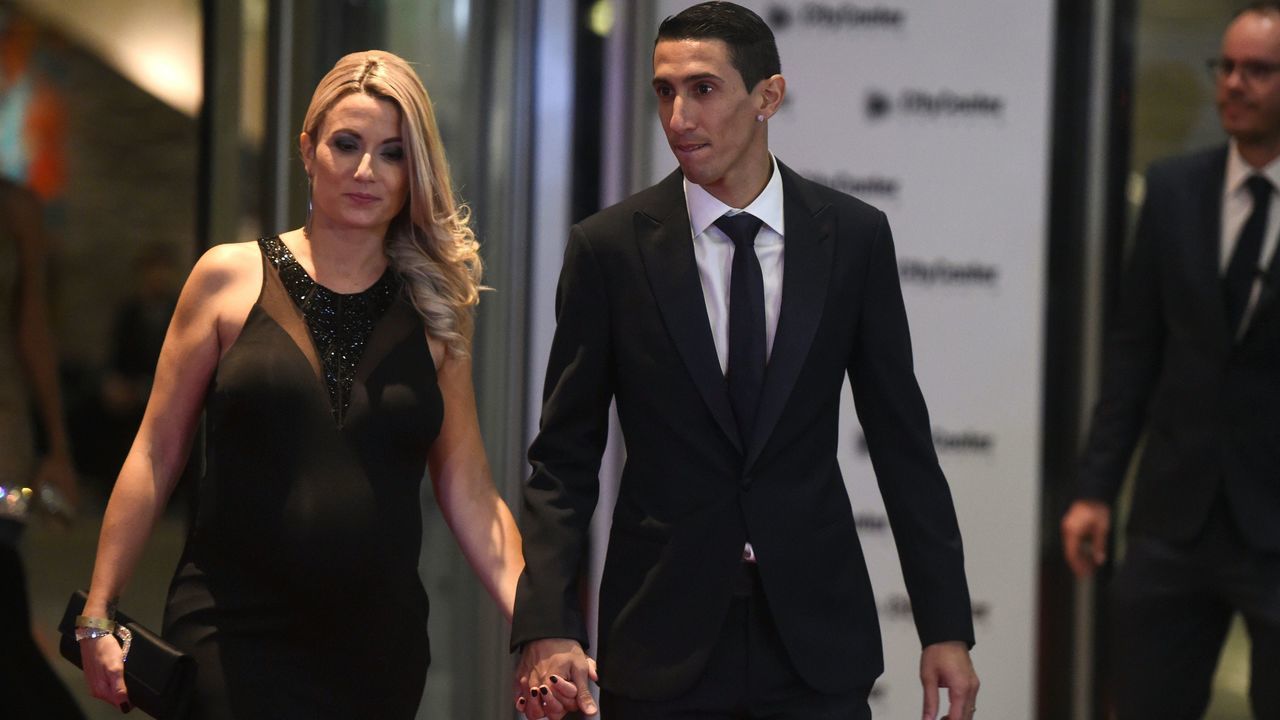 Paris Saint Germain's footballer Argentine Angel di Maria poses with his wife on a red carpet during Argentine football star Lionel Messi and Antonella Roccuzzos wedding in Rosario, Santa Fe province, Argentina on June 30, 2017. Footballers and celebrities including pop singer Shakira gathered Friday for the "wedding of the century" in Lionel Messi's Argentine hometown as the Barcelona superstar prepared to marry his childhood sweetheart Antonella Roccuzzo. / AFP PHOTO / EITAN ABRAMOVICH
