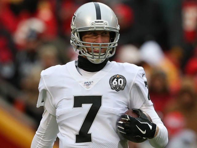 KANSAS CITY, MO - DECEMBER 01: Oakland Raiders quarterback Mike Glennon (7) before an AFC West game between the Oakland Raiders and Kansas City Chiefs on December 1, 2019 at Arrowhead Stadium in Kansas City, MO.