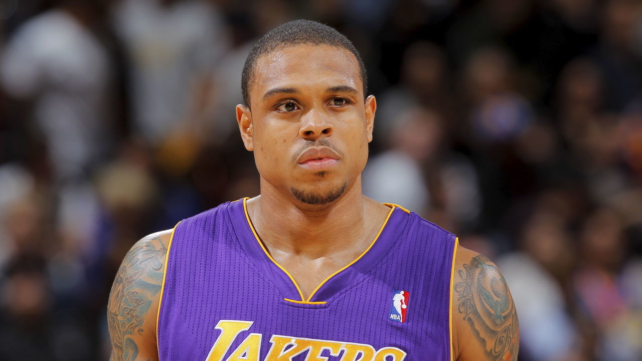 OAKLAND, CA -APRIL 6: Shannon Brown #12 of the Los Angeles Lakers gets ready to take on the Golden State Warriors on April 6, 2011 at Oracle Arena in Oakland, California. NOTE TO USER: User expressly acknowledges and agrees that, by downloading and/or using this Photograph, user is consenting to the terms and conditions of the Getty Images License Agreement. Mandatory Copyright Notice: Copyright 2011 NBAE
