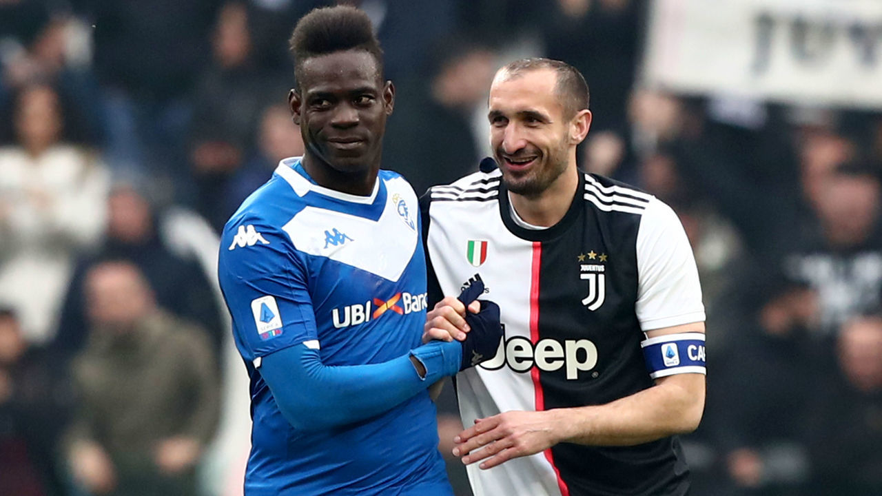 Brescia's Italian forward Mario Balotelli (L) greets Juventus' Italian defender Giorgio Chiellini after he entered the pitch during the Italian Serie A football match Juventus vs Brescia on February 16, 2020 at the Juventus stadium in Turin.