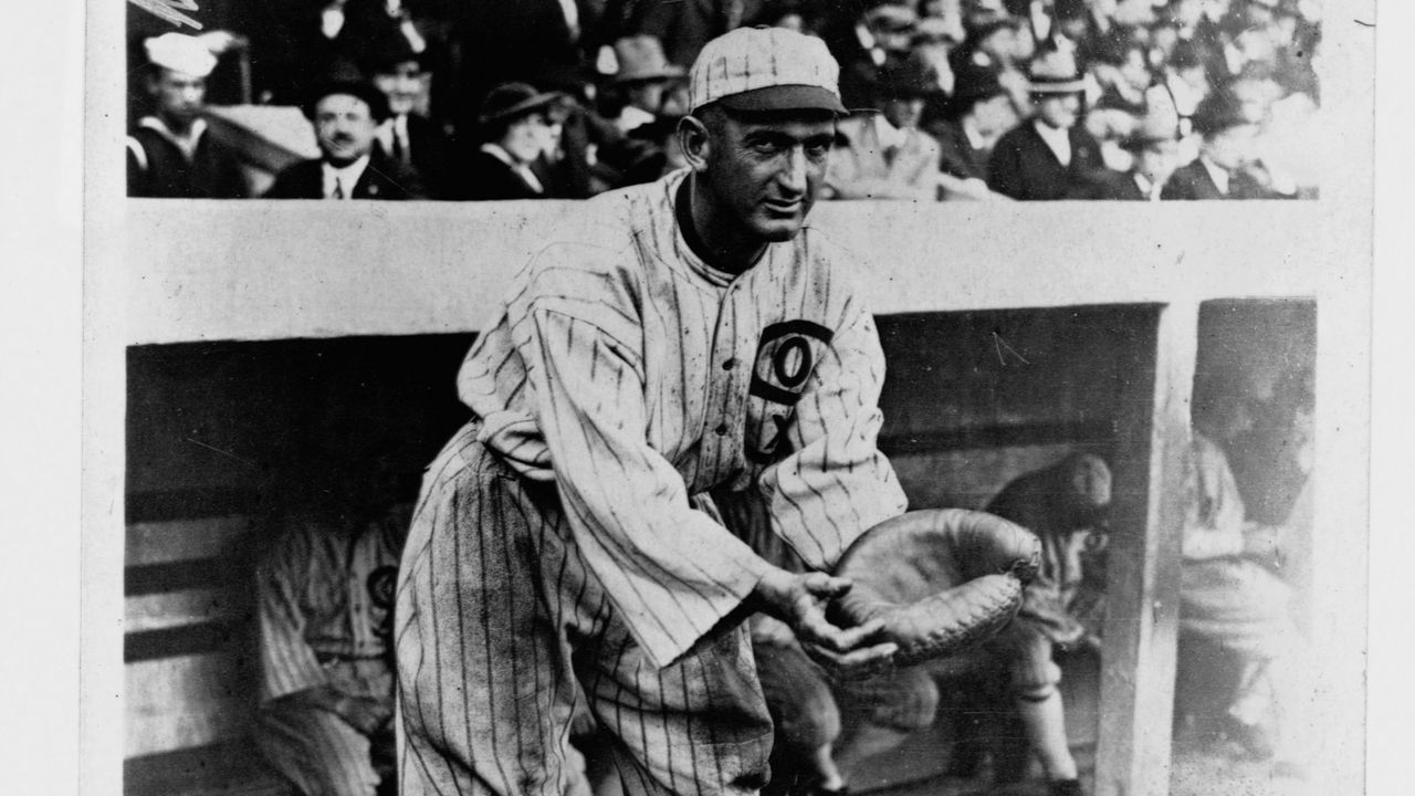 Shoeless' Joe Jackson baseball card from 1910 sells for $492K at auction 