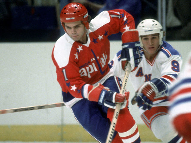 2002 Season: Mike Gartner as a rookie And Player Mike Gartner.