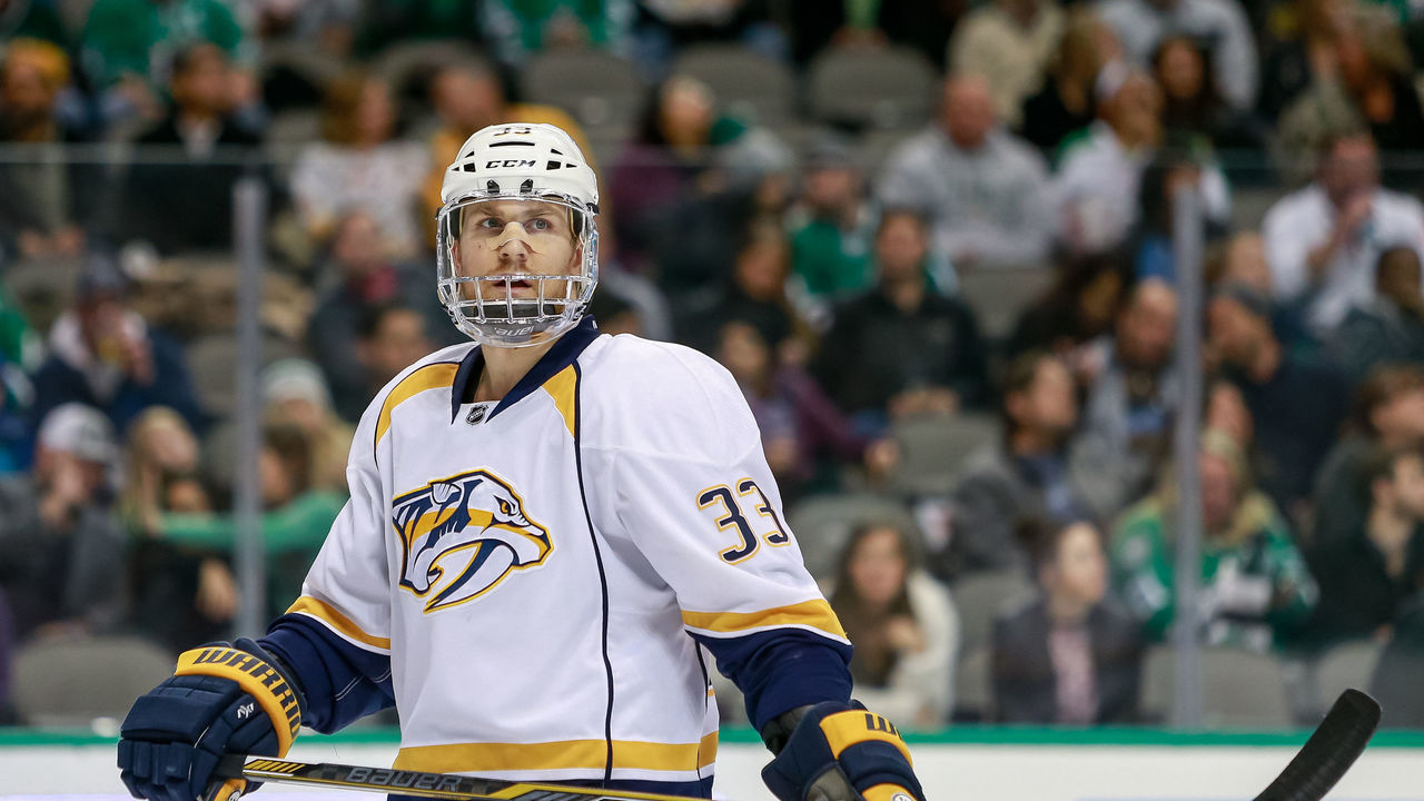 DALLAS, TX - DECEMBER 08: Nashville Predators Left Wing Colin Wilson (33) wears a face shield during the NHL game between the Nashville Predators and Dallas Stars on December 08, 2016, at American Airlines Center in Dallas TX. Dallas defeats Nashville 5-2.