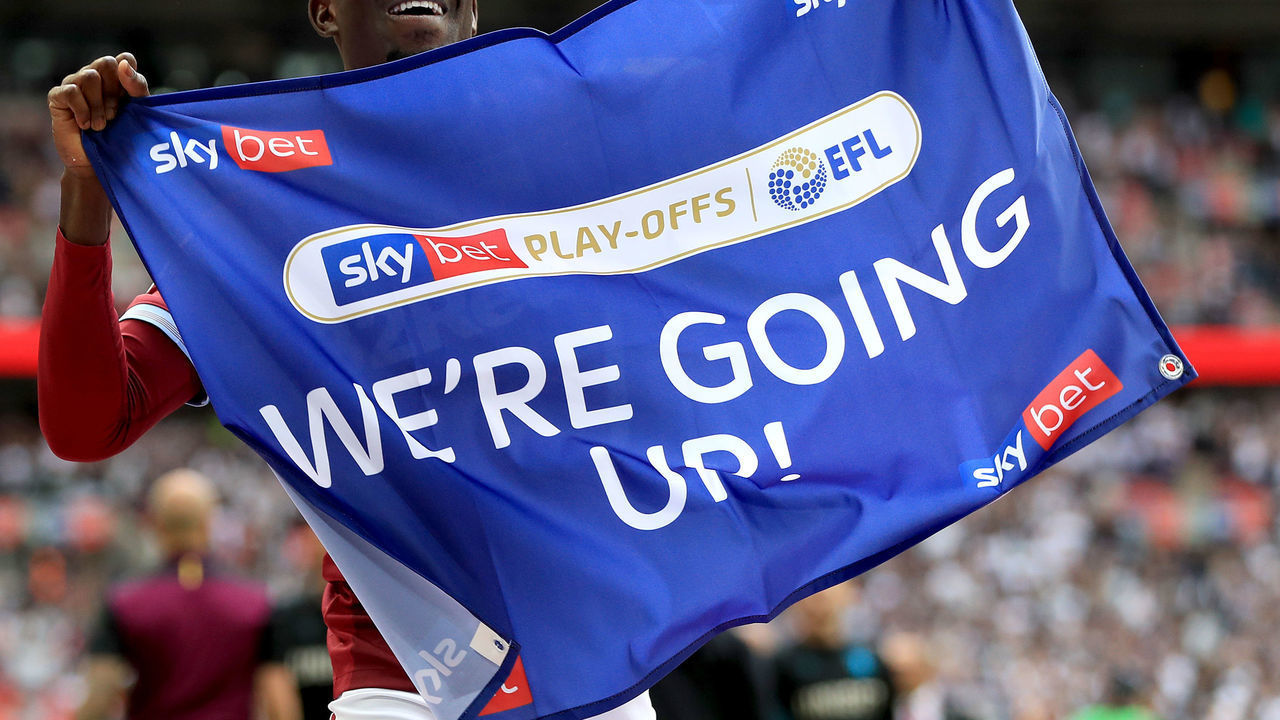Aston Villa's Albert Adomah celebrates promotion after winning the Sky Bet Championship Play-off final at Wembley Stadium, London.