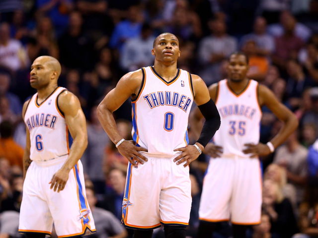 VIDEO: Durant sends alley-oop lob to Westbrook in role-reversal play