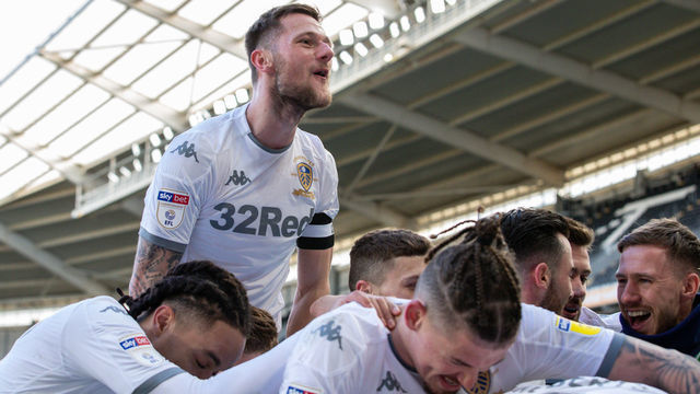 HULL, ENGLAND - FEBRUARY 29: Leeds United's Tyler Roberts celebrates scoring his side's fourth goal with teammates during the Sky Bet Championship match between Hull City and Leeds United at KCOM Stadium on February 29, 2020 in Hull, England.