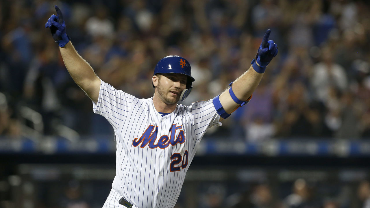 NEW YORK, NEW YORK - SEPTEMBER 28: Pete Alonso #20 of the New York Mets celebrates his third inning home run against the Atlanta Braves as he runs the bases at Citi Field on September 28, 2019 in New York City. The Mets defeated the Braves 3-0. The home run was Alonso's 53rd of the season setting a new rookie record.