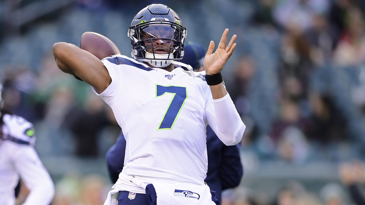 PHILADELPHIA, PENNSYLVANIA - JANUARY 05: Geno Smith #7 of the Seattle Seahawks warms up prior to the NFC Wild Card Playoff game against the Philadelphia Eagles at Lincoln Financial Field on January 05, 2020 in Philadelphia, Pennsylvania.