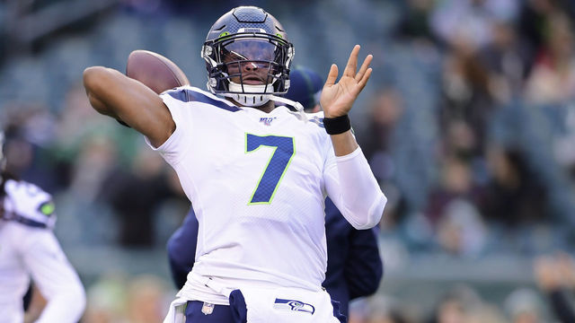 PHILADELPHIA, PENNSYLVANIA - JANUARY 05: Geno Smith #7 of the Seattle Seahawks warms up prior to the NFC Wild Card Playoff game against the Philadelphia Eagles at Lincoln Financial Field on January 05, 2020 in Philadelphia, Pennsylvania.