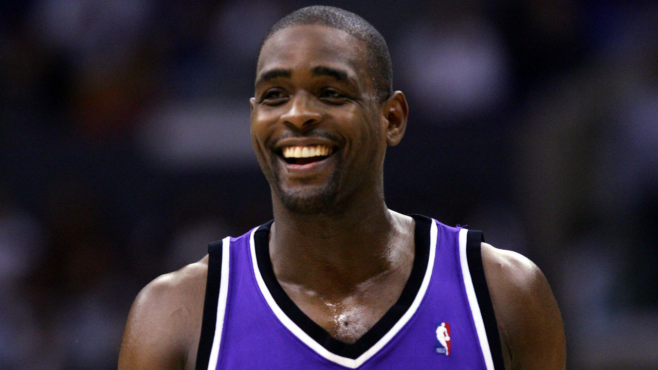 LOS ANGELES - JANUUARY 17: Chris Webber #4 of the Sacramento Kings laughs on the court during the game against the Los Angeles Clippers on January 17, 2005 at Staples Center in Los Angeles, California. The kings won 89-83.