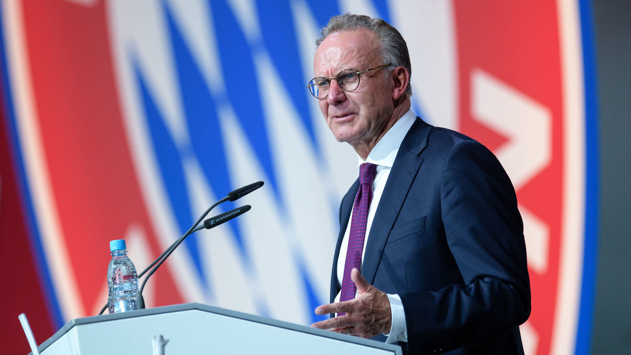 30 November 2018, Bavaria, München: Soccer: Bundesliga, FC Bayern Munich Annual General Meeting in the Audi Dome. Karl-Heinz Rummenigge, Chairman of the Board of FC Bayern, presents the report of the Board of FC Bayern München AG. In addition to the record turnover of 657.4 million euros announced in advance for the football group, the number of members at the annual general meeting on Friday also reached a record 291,000. FC Bayern is thus still the largest sports club in the world. Photo: Matthias Balk/dpa