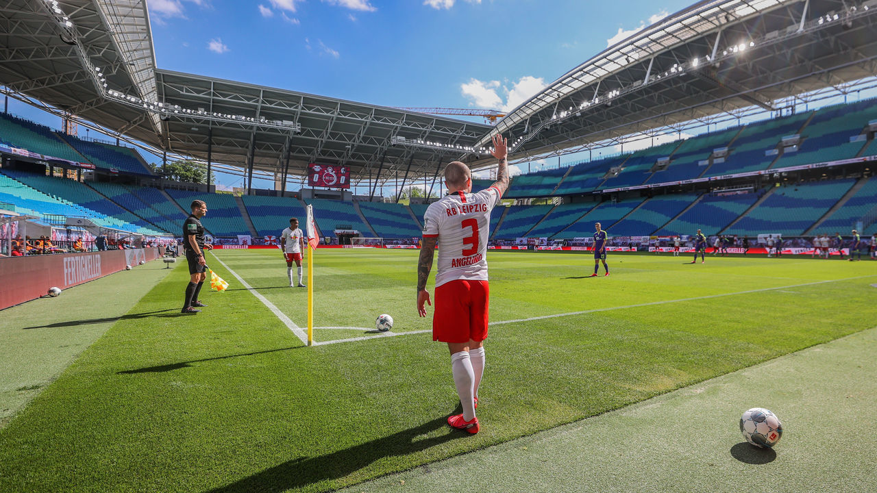 16 May 2020, Saxony, Leipzig: Football: Bundesliga, 26th matchday, RB Leipzig - SC Freiburg in the Red Bull Arena Leipzig. Leipzig's Angelino runs to the corner kick in front of empty spectator stands. Photo: Jan Woitas/dpa-Zentralbild/dpa - IMPORTANT NOTE: In accordance with the regulations of the DFL Deutsche Fußball Liga and the DFB Deutscher Fußball-Bund, it is prohibited to exploit or have exploited in the stadium and/or from the game taken photographs in the form of sequence images and/or video-like photo series.