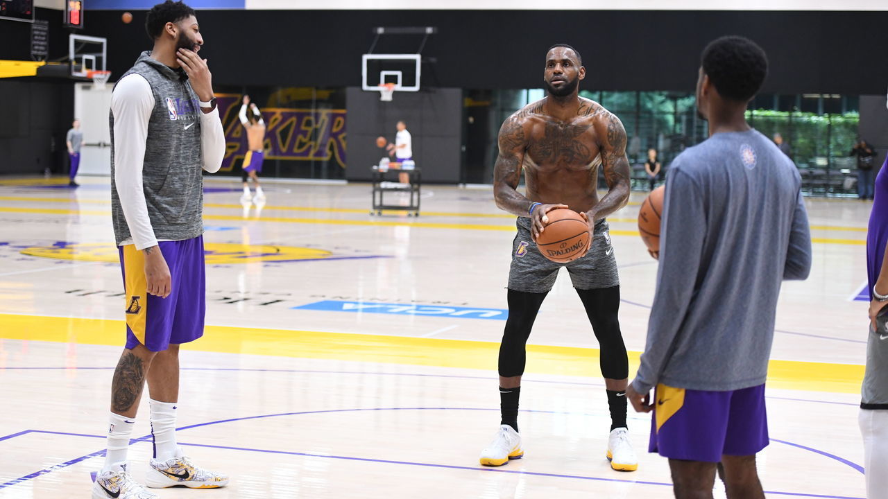 EL SEGUNDO, CA - DECEMBER 21: LeBron James #23 of the Los Angeles Lakers shoots the ball during all access practice on December 21, 2019 at UCLA Health Training Center in El Segundo, California. NOTE TO USER: User expressly acknowledges and agrees that, by downloading and/or using this Photograph, user is consenting to the terms and conditions of the Getty Images License Agreement. Mandatory Copyright Notice: Copyright 2019 NBAE