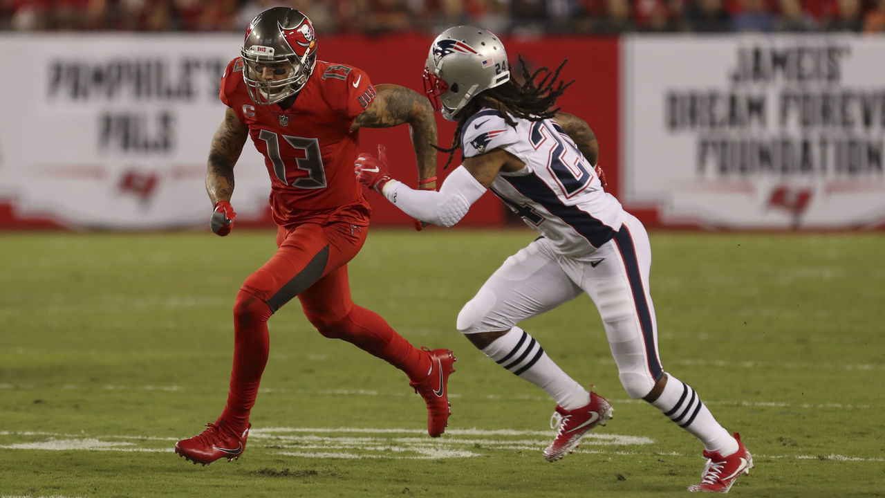 TAMPA, FL - OCTOBER 05: Tampa Bay Buccaneers wide receiver Mike Evans (13) is covered by New England Patriots cornerback Stephon Gilmore (24) during the NFL game between the New England Patriots and Tampa Bay Buccaneers on October 5, 2017, at Raymond James Stadium in Tampa, FL.
