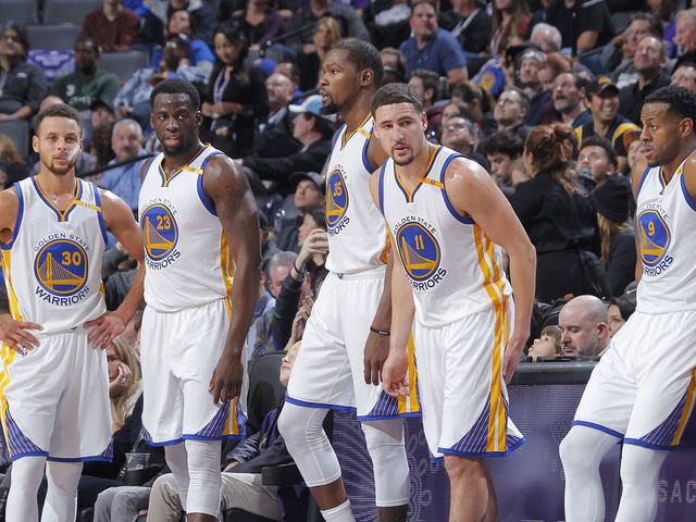 SACRAMENTO, CA - JANUARY 8: Stephen Curry #30, Draymond Green #23, Kevin Durant #35, Klay Thompson #11 and Andre Iguodala #9 of the Golden State Warriors face off against the Sacramento Kings on January 8, 2017 at Golden 1 Center in Sacramento, California. NOTE TO USER: User expressly acknowledges and agrees that, by downloading and or using this photograph, User is consenting to the terms and conditions of the Getty Images Agreement. Mandatory Copyright Notice: Copyright 2017 NBAE