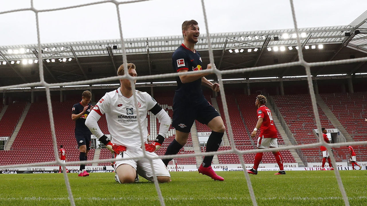 MAINZ, GERMANY - MAY 24: Timo Werner of RB Leipzig celebrates after scoring his sides fourth goal during the Bundesliga match between 1. FSV Mainz 05 and RB Leipzig at Opel Arena on May 24, 2020 in Mainz, Germany.