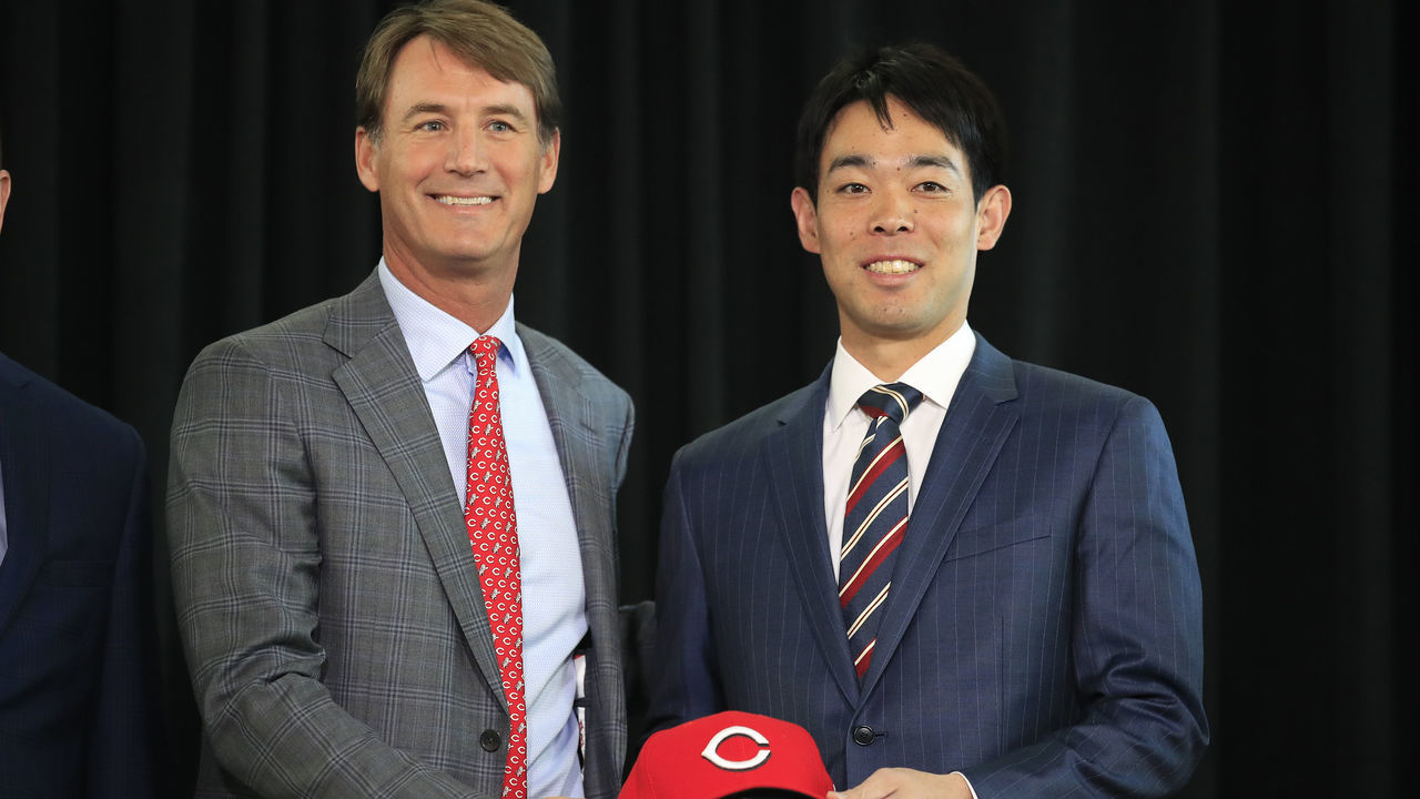 CINCINNATI, OHIO - JANUARY 08: Cincinnati Reds outfielder Shogo Akiyama, right, holds his hatr alongside Dick Williams, president of baseball operations during the press conference to introduce Shogo Akiyama as a Cincinnati Reds at Great American Ball Park on January 08, 2020 in Cincinnati, Ohio.