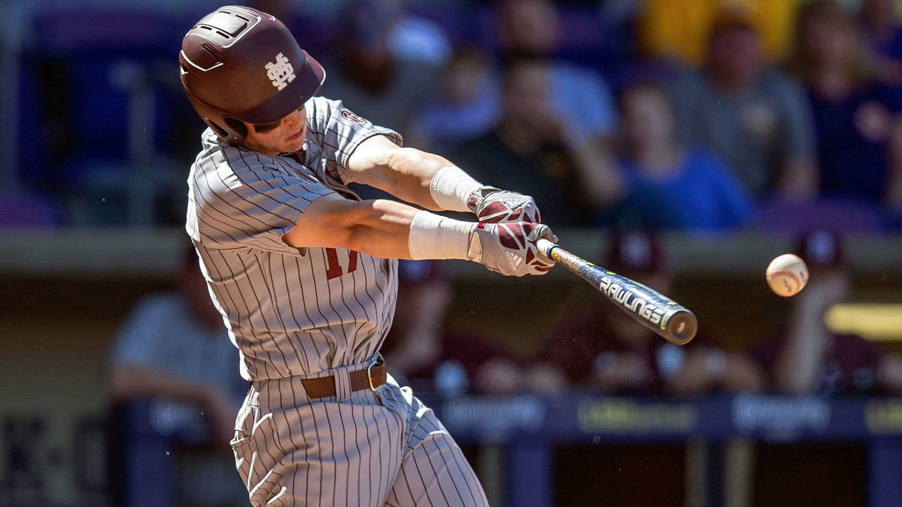BATON ROUGE, LA - MARCH 31: Mississippi State Bulldogs infielder Justin Foscue (17) bats during a baseball game between the Mississippi State Bulldogs and the LSU Tigers on March 31, 2018 at Alex Box Stadium in Baton Rouge, Louisiana.