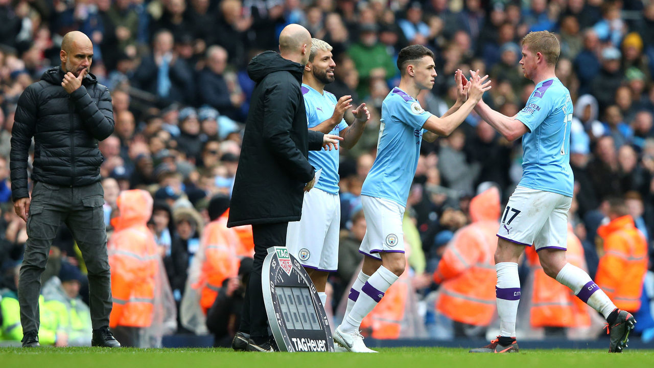 MANCHESTER, ENGLAND - OCTOBER 26: Phil Foden of Manchester City replaces Kevin De Bruyne of Manchester City during the Premier League match between Manchester City and Aston Villa at Etihad Stadium on October 26, 2019 in Manchester, United Kingdom.