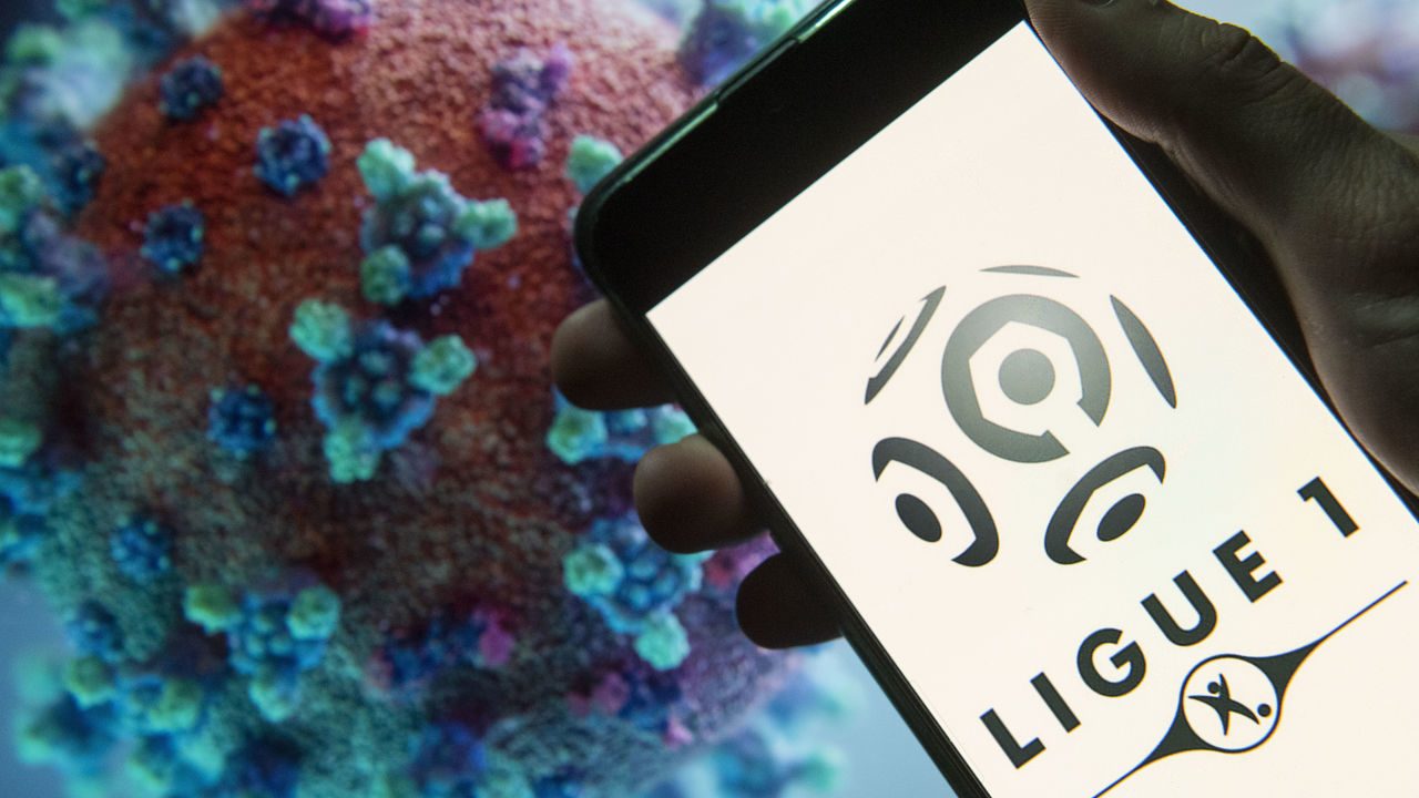 CHINA - 2020/03/23: In this photo illustration the French football professional division Ligue 1 logo seen displayed on a smartphone with a computer model of the COVID-19 coronavirus on the background. (Photo Illustration by Budrul Chukrut/SOPA Images/LightRocket via Getty Images)