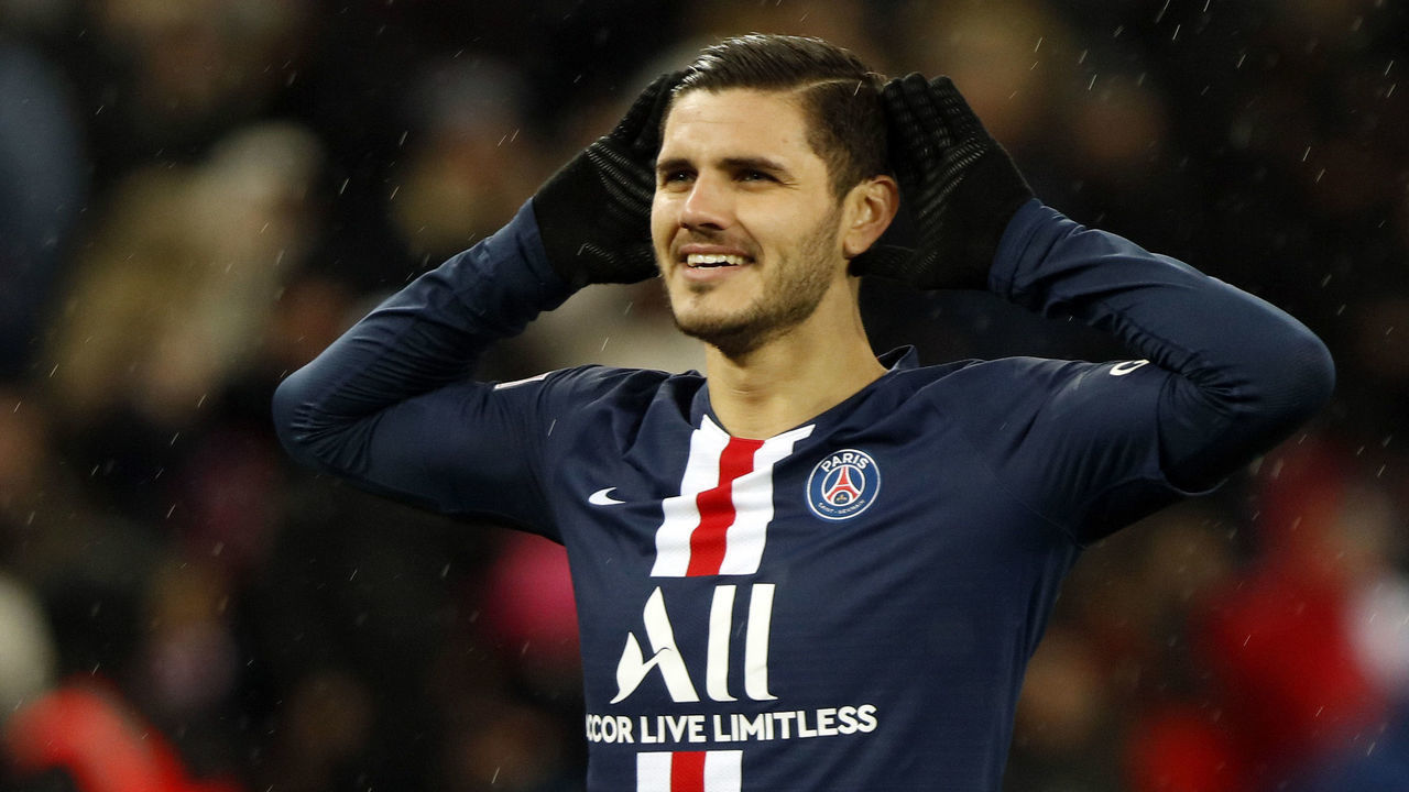 Paris Saint-Germain's Mauro Icardi and Keilor Navas attend the French L1 football match between Paris Saint-Germain (PSG) and Dijon, on February 29, 2020 at the Parc des Princes stadium in Paris.