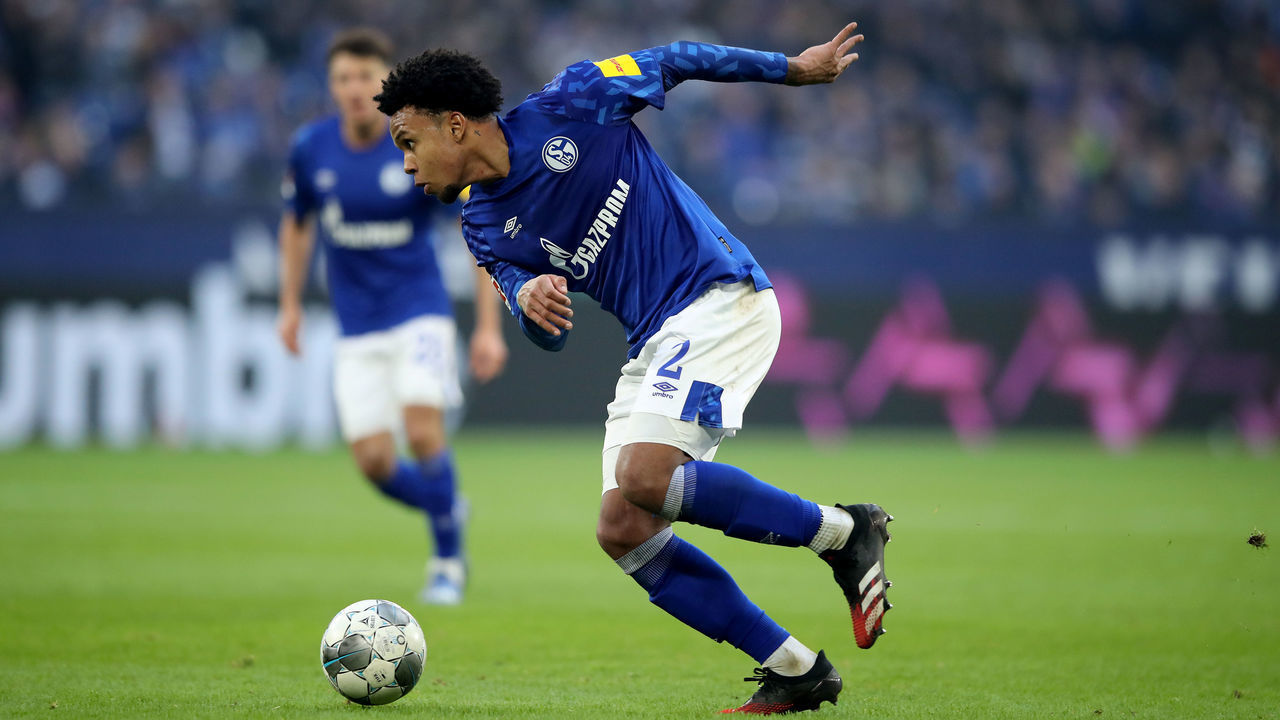 GELSENKIRCHEN, GERMANY - MARCH 07: Weston McKennie of Schalke runs with the ball during the Bundesliga match between FC Schalke 04 and TSG 1899 Hoffenheim at Veltins-Arena on March 07, 2020 in Gelsenkirchen, Germany. The match between Schalke and Hoffenheim ended 1-1.