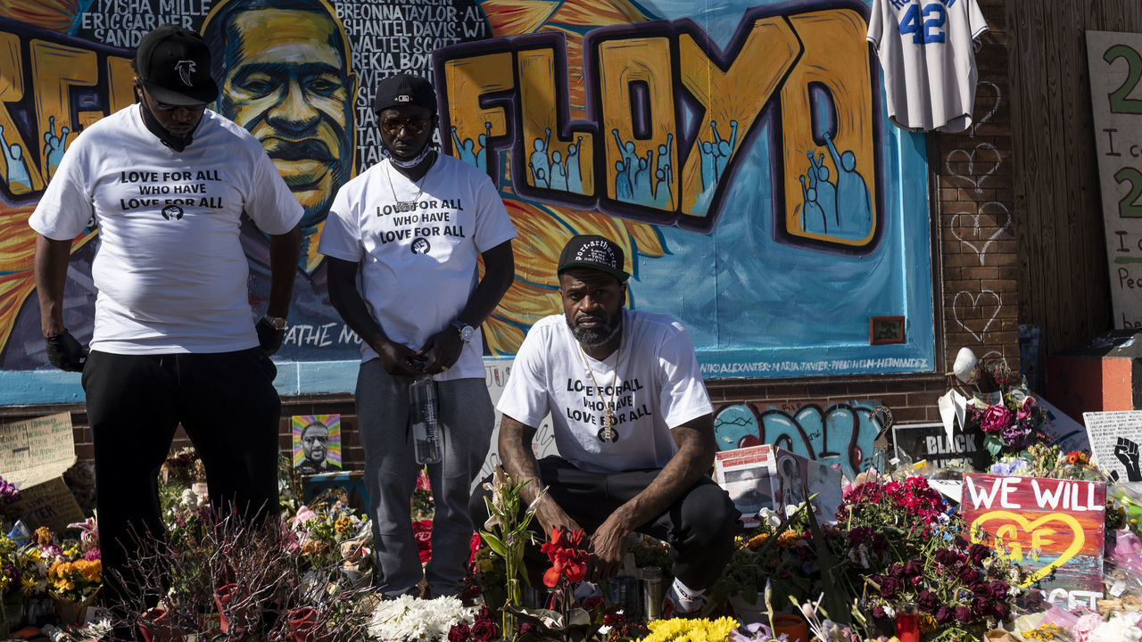 MINNEAPOLIS, MN - JUNE 3: Former NBA player Stephen Jackson (R), a friend of George Floyd's, poses for a photograph at a memorial for Floyd on June 3, 2020 in Minneapolis, Minnesota. The former NBA Player has joined other friends and family of George Floyd in calling for the prosecution of all four officers involved in the killing. Former police officer Derek Chauvin has been charged with second-degree murder and the three other officers who participated in the arrest have been charged with aiding and abetting second-degree murder. Floyd's death, the most recent in a series of deaths of black Americans at the hands of police, has set off protests across the country.