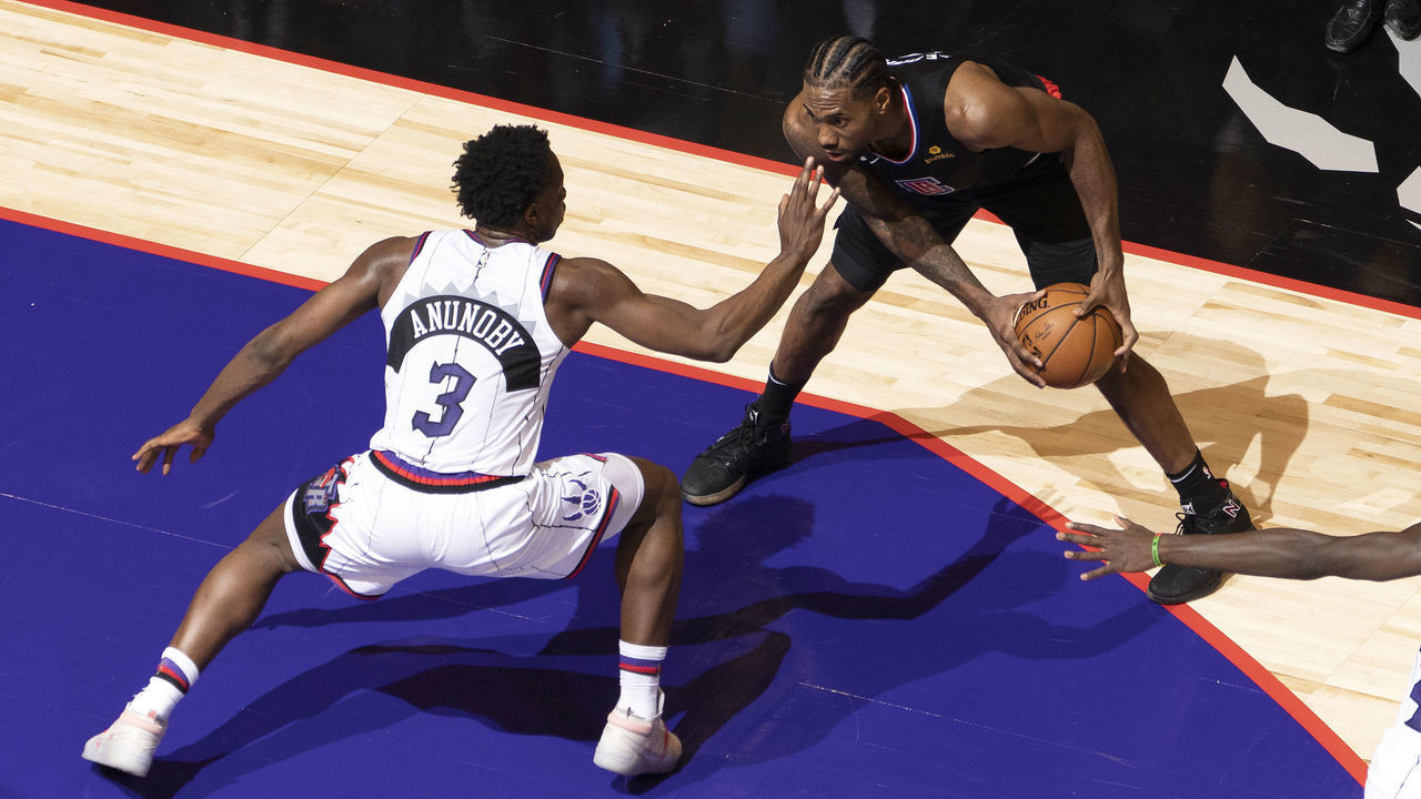 TORONTO, CANADA - DECEMBER 11: Kawhi Leonard #2 of the LA Clippers handles the ball during the game against the Toronto Raptors on December 11, 2019 at the Scotiabank Arena in Toronto, Ontario, Canada. Mandatory Copyright Notice: Copyright 2019 NBAE
