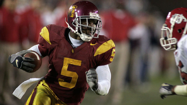 Reggie Bush of USC carries the ball against Fresno State Bulldogs at Memorial Coliseum in Los Angeles, CA. USC defeated Fresno St. 50-42 to extend their winning streak to 33 games.