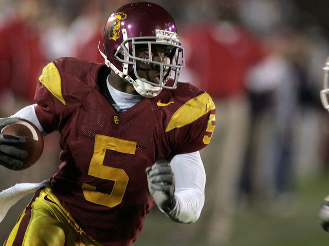 Reggie Bush of USC carries the ball against Fresno State Bulldogs at Memorial Coliseum in Los Angeles, CA. USC defeated Fresno St. 50-42 to extend their winning streak to 33 games.