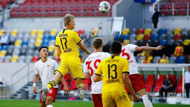 Dortmund's Norwegian forward Erling Braut Haaland (2nd L, no 17) scores the 0-1 during the German first division Bundesliga football match Fortuna Duesseldorf v Borussia Dortmund on June 13, 2020 in Duesseldorf, western Germany.