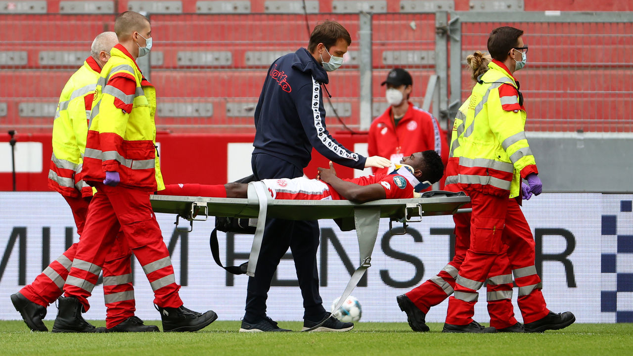 MAINZ, GERMANY - JUNE 14: 1.FSV Mainz 05's Taiwo Awoniyi is stretchered off after sustaining an injury during the Bundesliga match between 1. FSV Mainz 05 and FC Augsburg at Opel Arena on June 14, 2020 in Mainz, Germany.