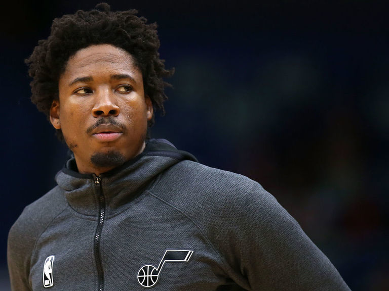 角色球員質問厄文魔獸:你們確實是不差錢,天天住豪宅里,可我們必須打球才有錢啊!-黑特籃球-NBA新聞影音圖片分享社區