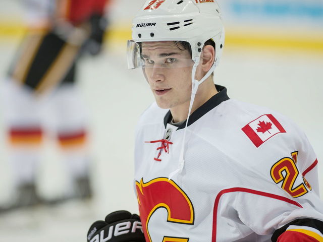 Monahan becomes first Flames rookie forward since Iginla to score 20 goals