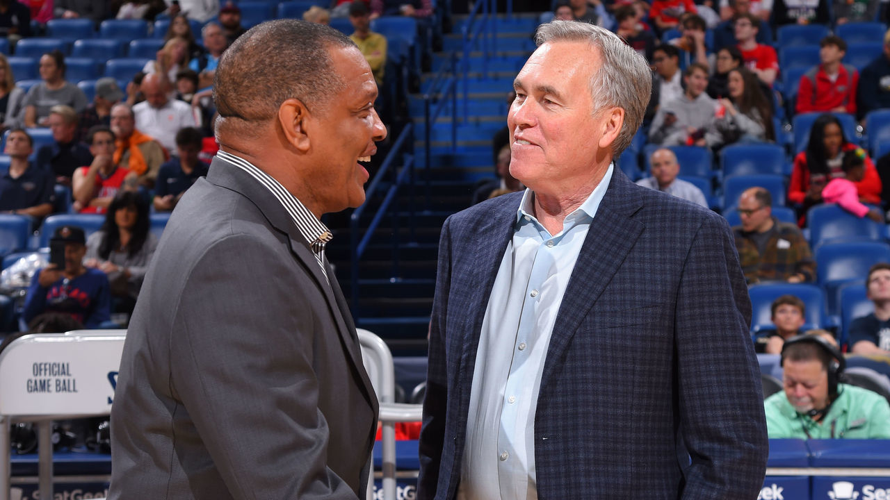NEW ORLEANS, LA - DECEMBER 29: Alvin Gentry of the New Orleans Pelicans shares a laugh with Mike D'Antoni of the Houston Rockets before the game on December 29, 2019 at the Smoothie King Center in New Orleans, Louisiana. Mandatory Copyright Notice: Copyright 2019 NBAE