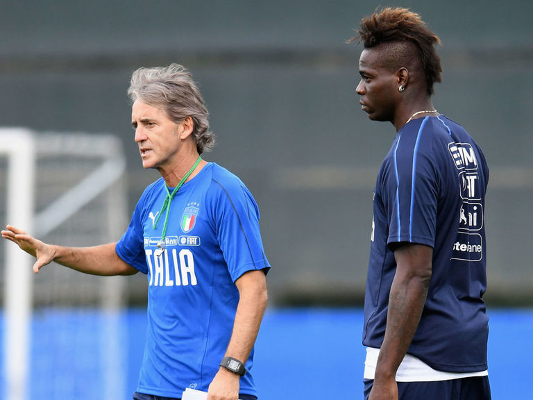 Mancini tells Balotelli to 'wake up' before his career ...