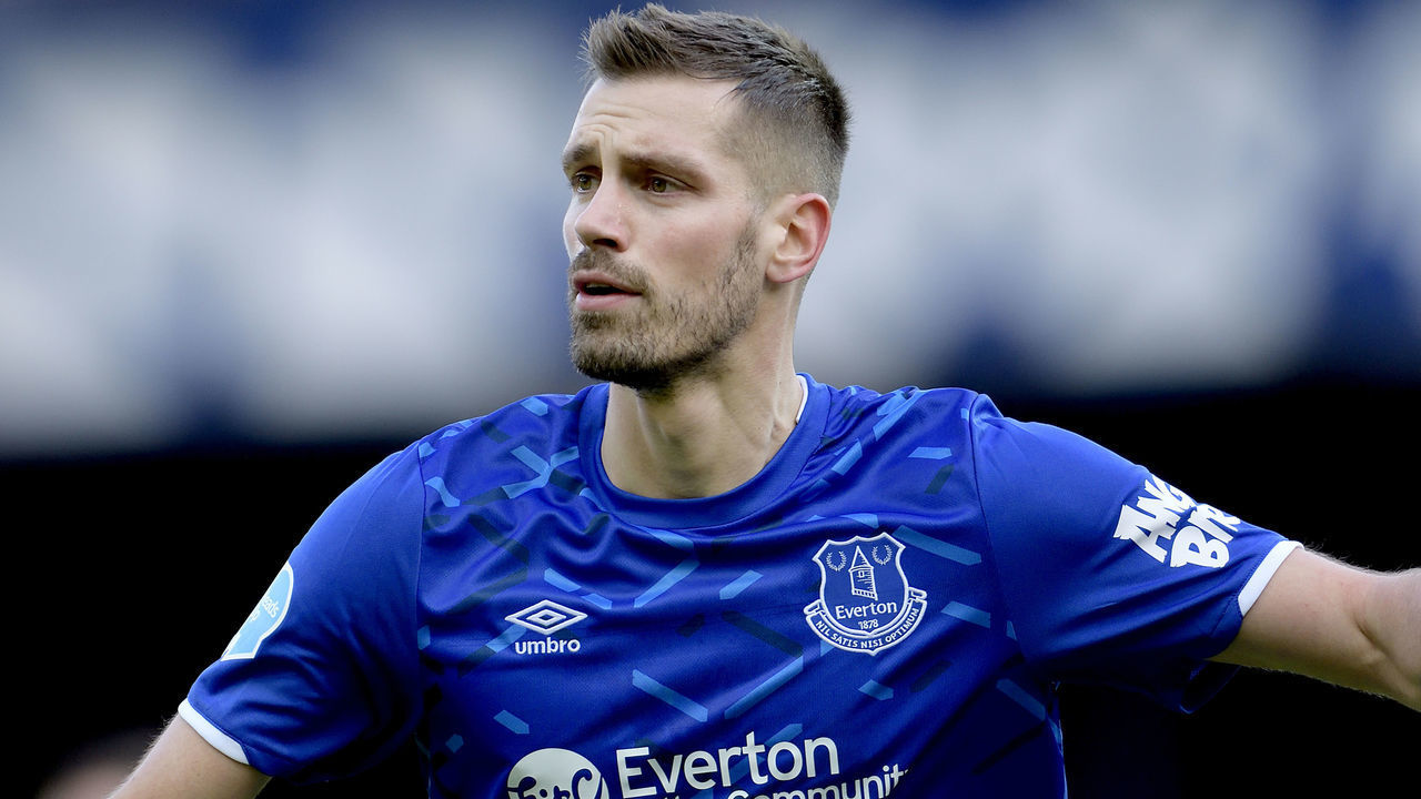 LIVERPOOL, ENGLAND - FEBRUARY 8: Morgan Schneiderlin of Everton during the Premier League match between Everton and Crystal Palace at Goodison Park on February 8, 2020 in Liverpool, England.