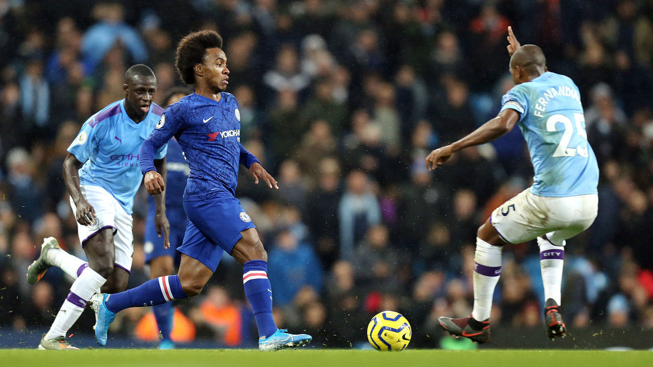 MANCHESTER, ENGLAND - NOVEMBER 23: Chelsea's Willian vies for possession with Manchester City's Fernandinho during the Premier League match between Manchester City and Chelsea FC at Etihad Stadium on November 23, 2019 in Manchester, United Kingdom.
