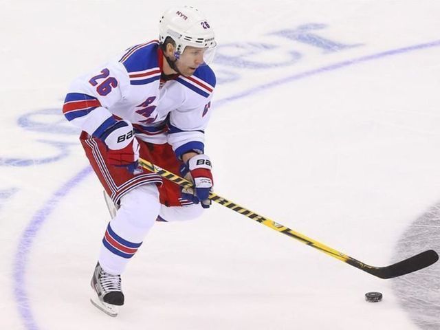 Rangers F Martin St. Louis scores first goal with his new club
