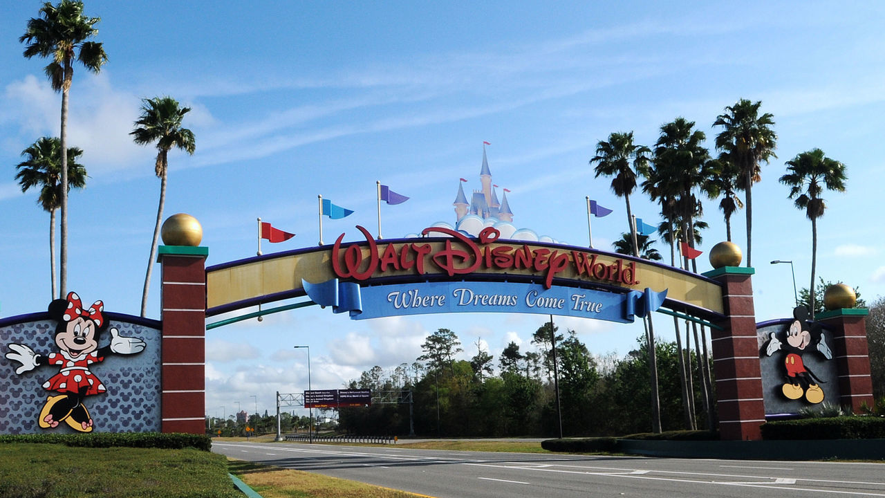 ORLANDO, UNITED STATES - 2020/03/16: The entrance to Disney World is deserted on the first day of closure as theme parks in the Orlando area suspend operations for two weeks in an effort to curb the spread of the coronavirus (COVID-19). As of March 16, 2020 there were 155 Florida-related coronavirus cases.