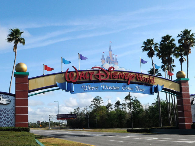 ORLANDO, UNITED STATES - 2020/03/16: The entrance to Disney World is deserted on the first day of closure as theme parks in the Orlando area suspend operations for two weeks in an effort to curb the spread of the coronavirus (COVID-19). As of March 16, 2020 there were 155 Florida-related coronavirus cases.