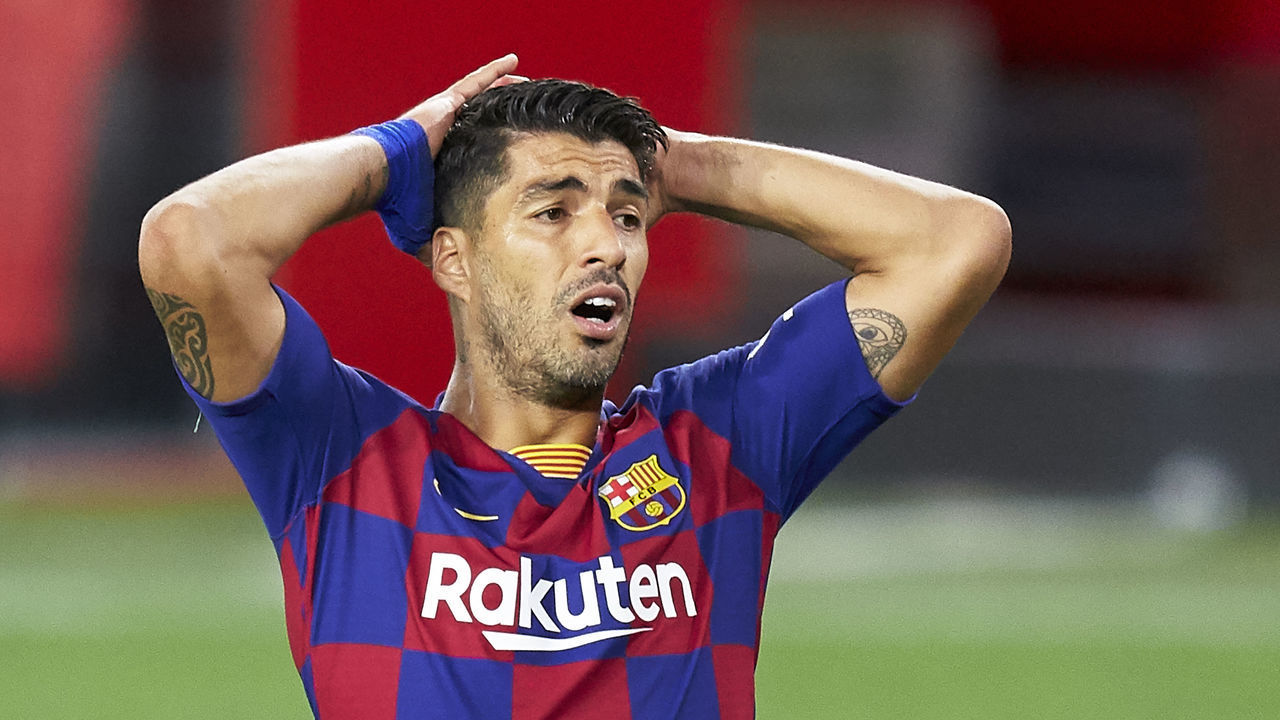 SEVILLE, SPAIN - JUNE 19: Luis Suarez of FC Barcelona reacts during the Liga match between Sevilla FC and FC Barcelona at Estadio Ramon Sanchez Pizjuan on June 19, 2020 in Seville, Spain.