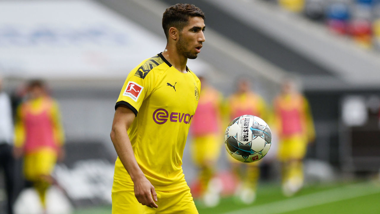13 June 2020, North Rhine-Westphalia, Duesseldorf: Football: Bundesliga, Fortuna Düsseldorf - Borussia Dortmund, 31st matchday at the Merkur Spielarena. Dortmund's Achraf Hakimi on the ball. IMPORTANT NOTICE: In accordance with the regulations of the DFL Deutsche Fußball Liga and the DFB Deutscher Fußball-Bund, it is prohibited to use or have used in the stadium and/or photographs taken of the match in the form of sequence images and/or video-like photo series. Photo: Bernd Thissen/dpa