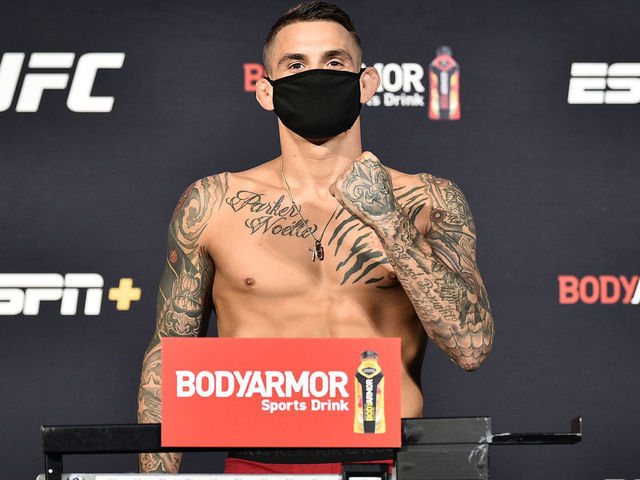 Poirier Hooker Make Weight For Main Event At Ufc Apex Thescore Com