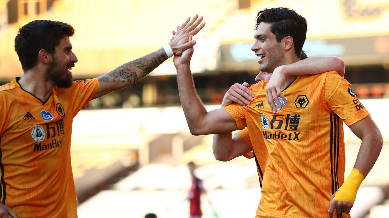 WOLVERHAMPTON, ENGLAND - JUNE 24: Raul Jimenez of Wolverhampton Wanderers celebrates scoring the winning goal with Ruben Neves during the Premier League match between Wolverhampton Wanderers and AFC Bournemouth at Molineux on June 24, 2020 in Wolverhampton, United Kingdom.