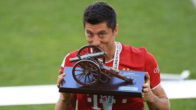 WOLFSBURG, GERMANY - JUNE 27: Robert Lewandowski of Bayern Muenchen kisses the trophy for the top goalscorer of the season after the Bundesliga match between VfL Wolfsburg and FC Bayern Muenchen at Volkswagen Arena on June 27, 2020 in Wolfsburg, Germany.
