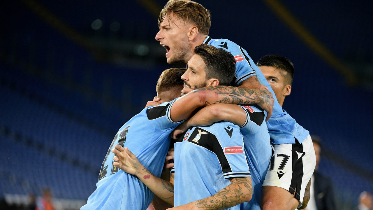 ROME, ITALY - JUNE 27: Luis Alberto of SS Lazio celebrate a second goal with his team mates during the Serie A match between SS Lazio and ACF Fiorentina at Stadio Olimpico on June 27, 2020 in Rome, Italy.