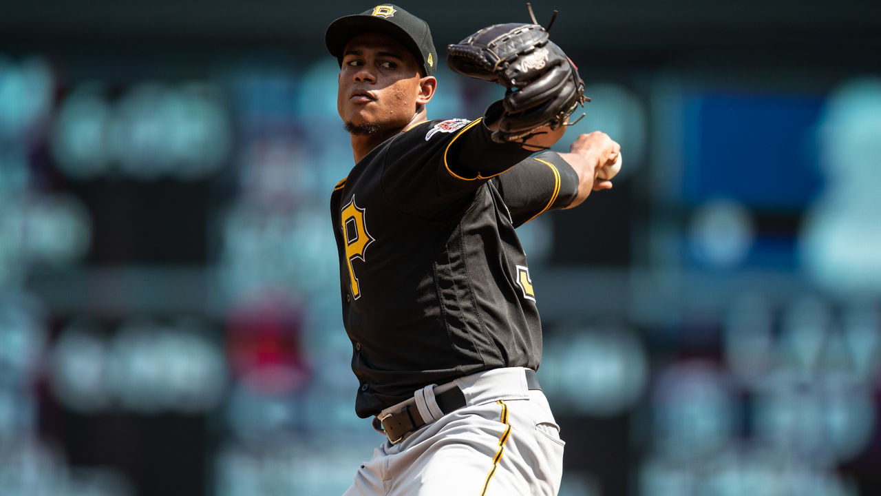 MINNEAPOLIS, MN- AUGUST 15: Edgar Santana #37 of the Pittsburgh Pirates pitches against the Minnesota Twins on August 15, 2018 at Target Field in Minneapolis, Minnesota. The Twins defeated the Pirates 6-4.