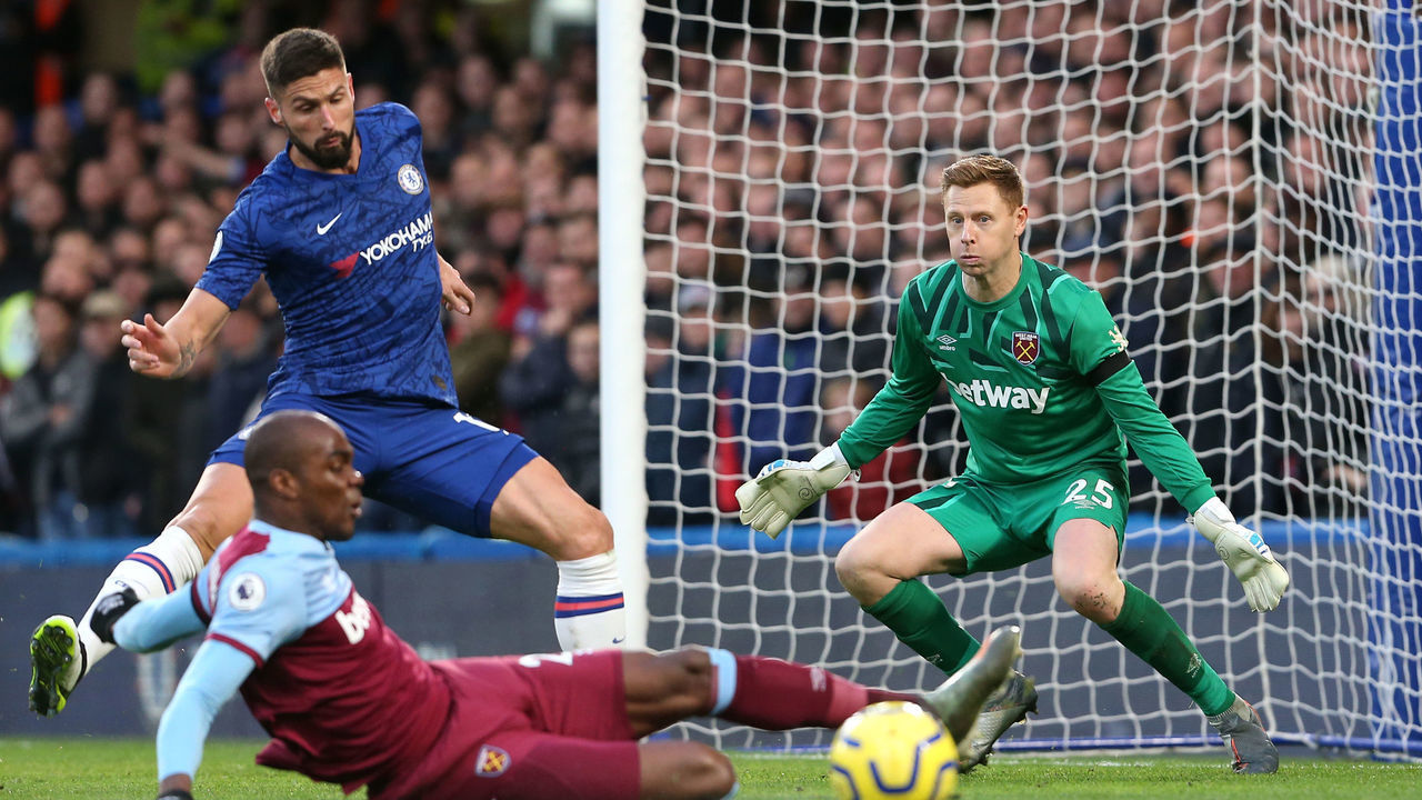 LONDON, ENGLAND - NOVEMBER 30: West Ham goalkeeper David Martin watches as the ball is cleared by Angelo Ogbonna during the Premier League match between Chelsea FC and West Ham United at Stamford Bridge on November 30, 2019 in London, United Kingdom.