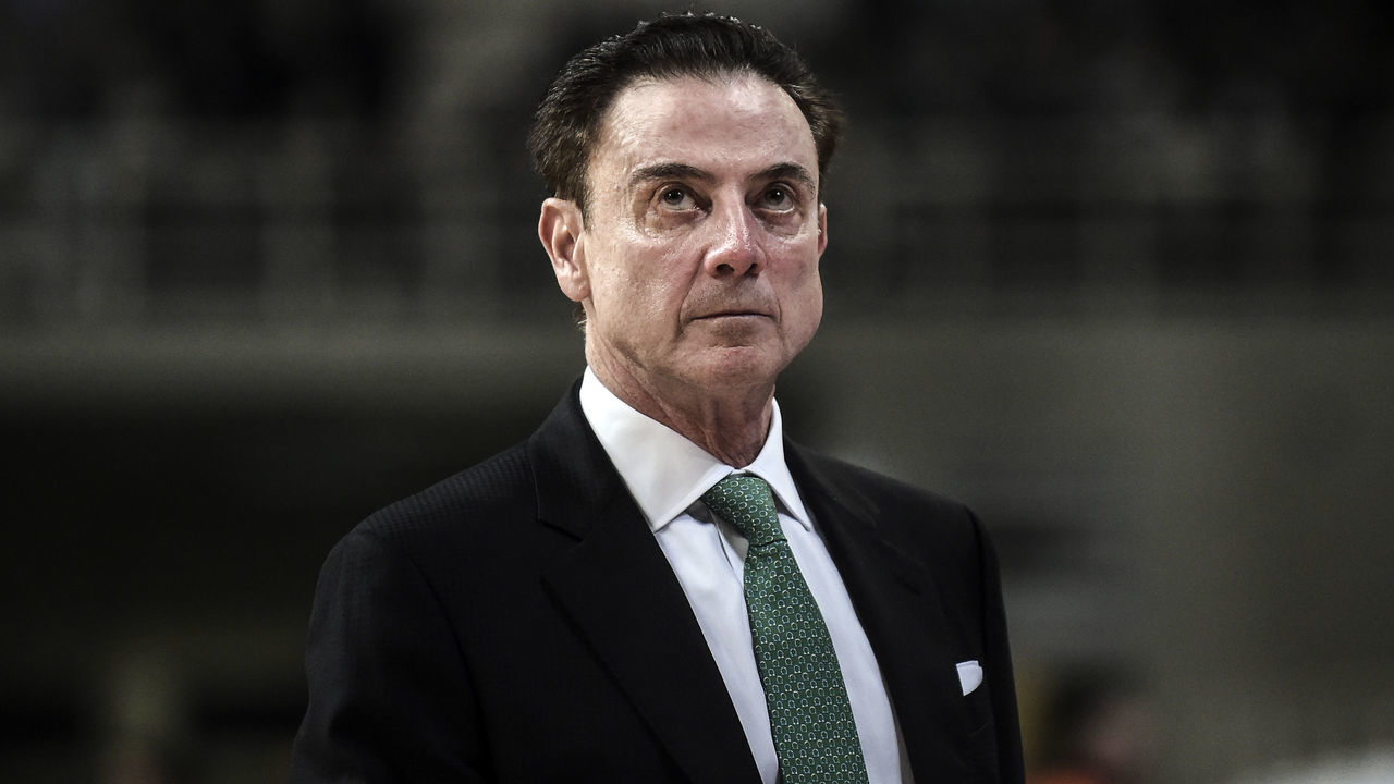 15 January 2020, Greece, Athen: Basketball, Euroleague, main round, 19th matchday, Panathinaikos Athens - FC Bayern Munich: Panathinaikos Athens coach Rick Pitino is on the sidelines. Photo: Angelos Tzortzinis/dpa